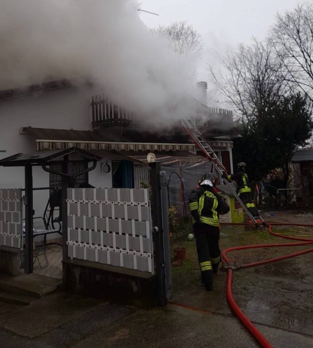 Villetta in fiamme a Brembate: occupanti al sicuro, dichiarata inagibile