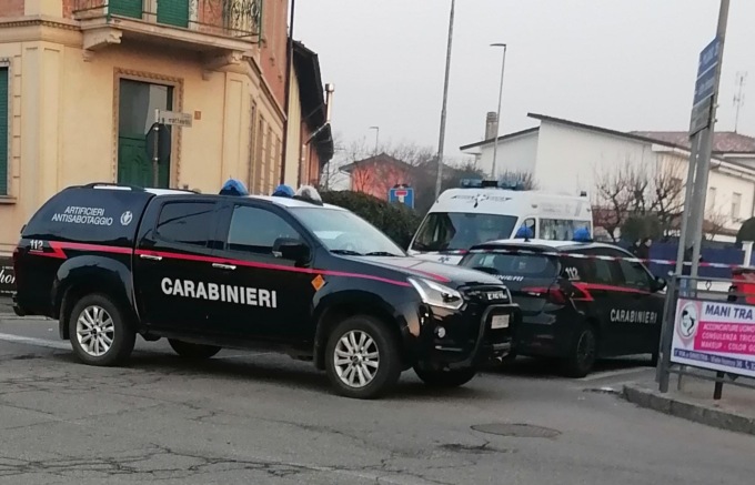 Cercano di far saltare il postamat a Rivolta, poi scappano e lasciano lì l’ordigno