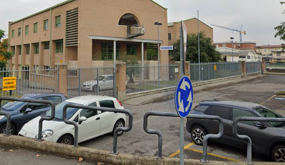 Prima le minacce, poi calci e pugni per strada a Ponte San Pietro: scatta il divieto di avvicinamento