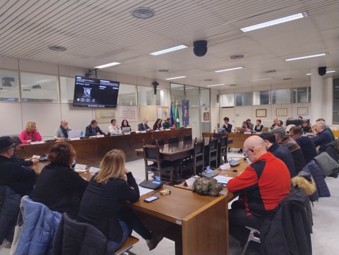 Consiglio comunale fiume ad Albino: 7 ore per parlare dell’ex Honegger e del centro Vigor