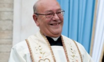Addio a don Angelo Pezzoli, parroco a Chiuduno: «Ha donato tutto se stesso»