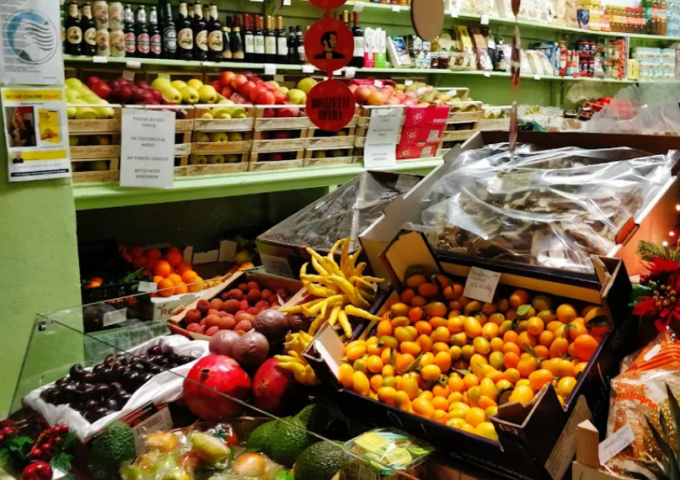 Chiude dopo 38 anni di attività lo storico fruttivendolo della Corsarola di Città Alta