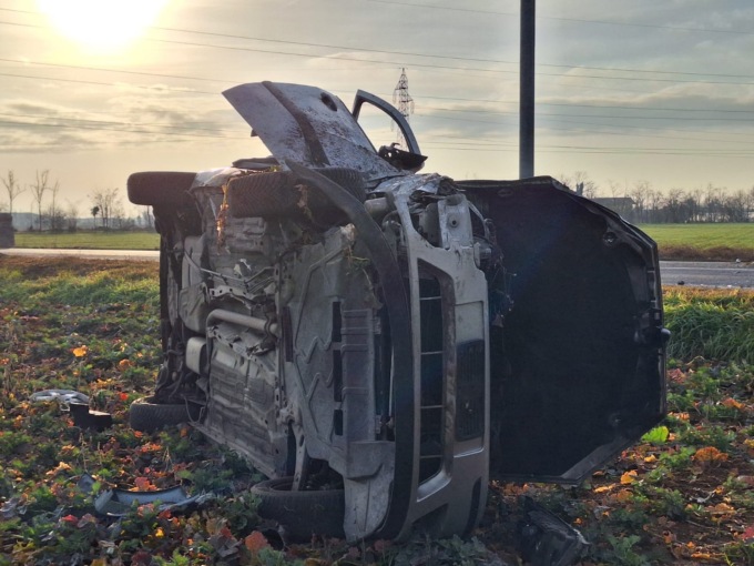 Scontro tra due auto a Treviglio: mezzi demoliti, coinvolti due giovani di 22 e 31 anni