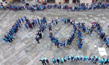 Stop a bullismo e cyberbullismo: incontro per gli adulti e flashmob dei ragazzi