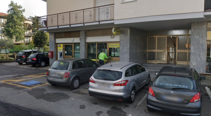 Mapello, tentano di manomettere l’Atm delle Poste: furto sventato