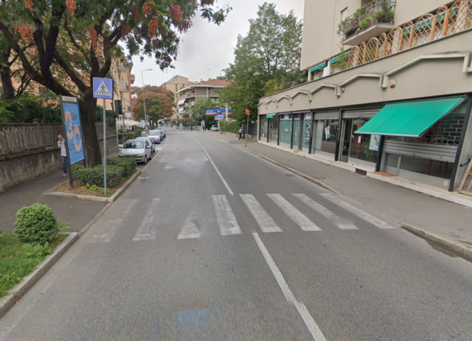 Donna di 29 anni investita sulle strisce in via Broseta a Bergamo da novantenne: è grave