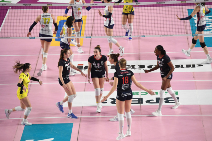 Incredibile impresa (fortunata) del Volley Bergamo 1991: prende un punto e si salva!