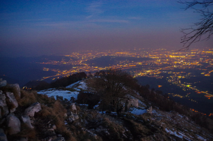 Non servono grandi montagne per osservare panorami da favola: il monte Linzone ne è la prova