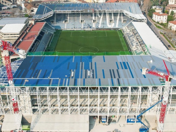 La copertura del Gewiss è quasi completata: la nuova Morosini cresce di giorno in giorno