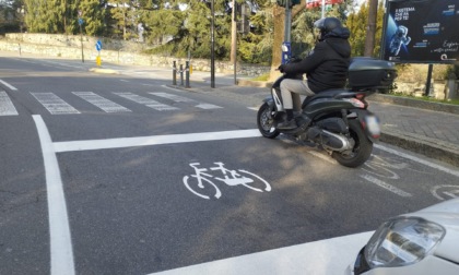 Apparsa la prima “casa avanzata” per le bici al semaforo di Porta Sant’Agostino