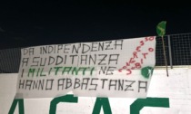 Militanti della Lega contro Salvini: appeso uno striscione sul pratone di Pontida