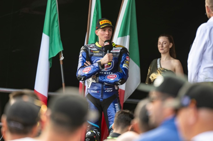 Selvino abbraccia il suo campione: evento in piazza con il pilota Andrea Locatelli