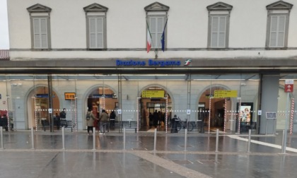 Stazione, per evitare la ressa ai binari basterebbe il cancello su piazzale Marconi