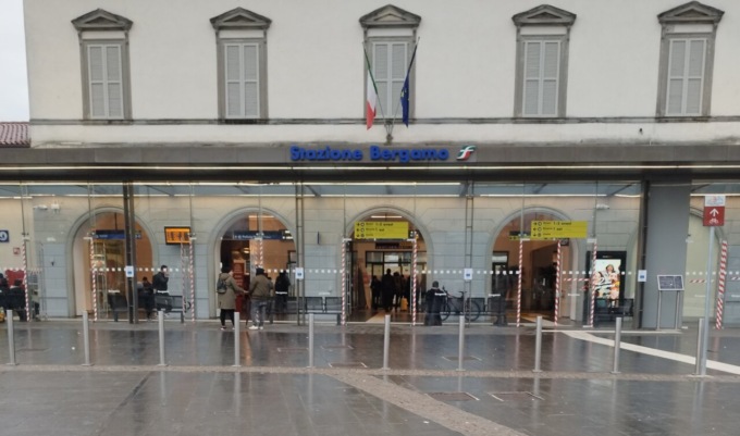 Stazione, per evitare la ressa ai binari basterebbe il cancello su piazzale Marconi