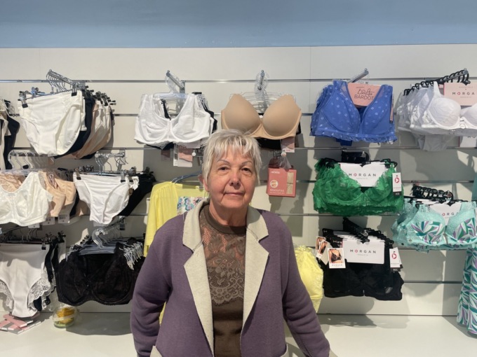 “Iris Lingerie”, il nuovo negozio in Borgo Santa Caterina dell’irrefrenabile Marisa