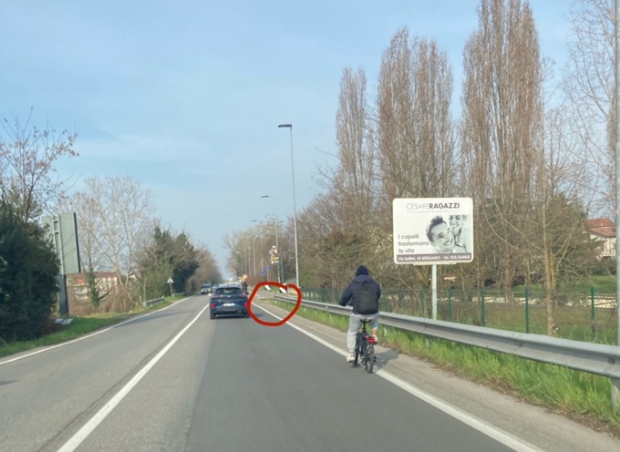 La pista ciclabile sulla Briantea a Longuelo? Bella, ma «manca la corsia d’immissione»