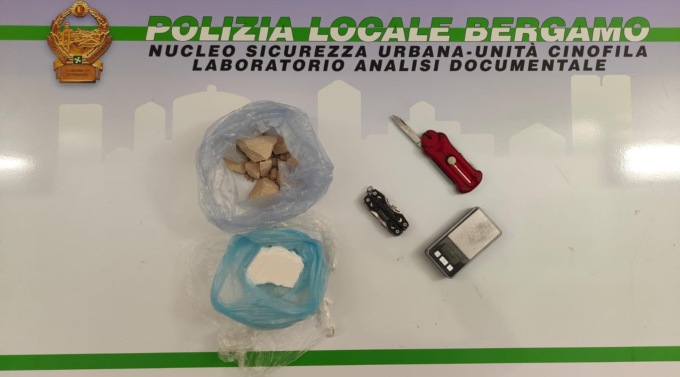 Spacciava vicino al binario 1Est della stazione a Bergamo: arrestato 43enne, ora in carcere