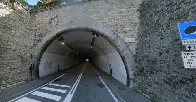 Bergamo, infiltrazioni d’acqua nella Galleria Conca d’Oro: colpa di un tubo danneggiato