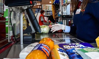 Borseggiatori seriali alle casse dei supermercati, casi in aumento