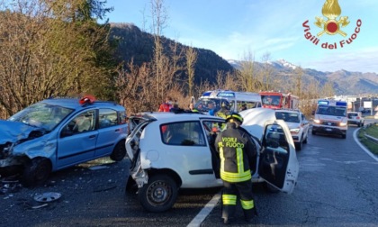 Scontro tra due auto a Onore: feriti un 20enne e un 45enne