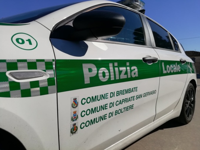 Guida senza patente un’auto senza revisione e non si ferma all’alt: multa da 6mila euro a Capriate