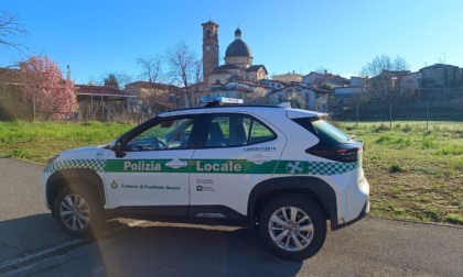 Al volante senza patente e con l'auto intestata al padre defunto: maxi multa a 45enne