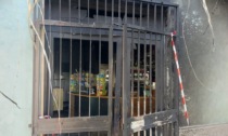 Fiamme fuori dal bar Le Piante di Sovere: sospetto rogo doloso, indagano i carabinieri