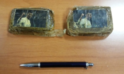 Spacciatori in fuga dalla Polizia locale ad Antegnate: in una buca l'hashish con l'immagine di Cristiano Ronaldo