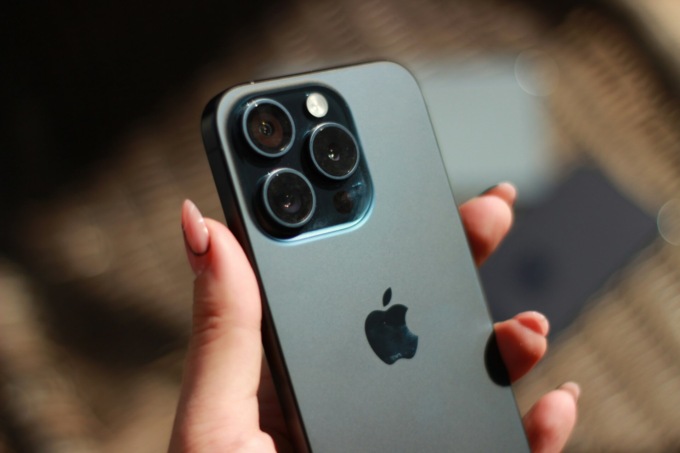 Almenno San Bartolomeo, ruba iPhone dagli spogliatoi poi cerca di rivenderlo online