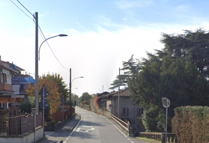 Brembate, senso unico alternato per oltre un mese in via Canonica causa lavori Enel