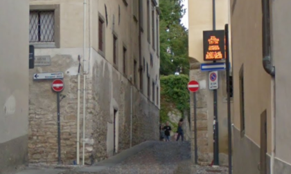 Città Alta: invertito senso di marcia in via San Salvatore, accesso residenti da vicolo Mura di Santa Grata