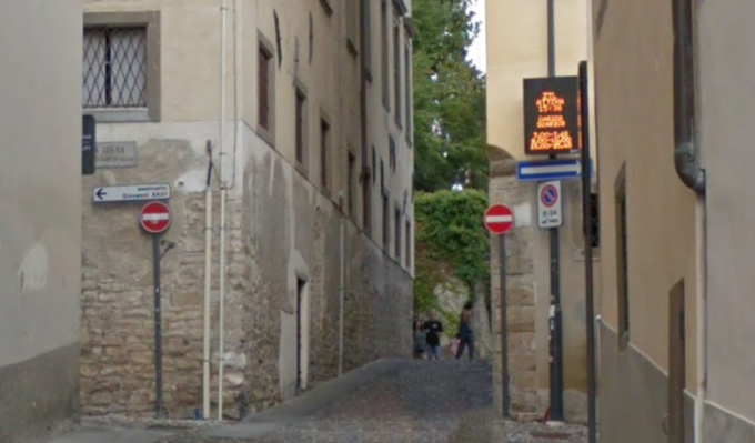 Città Alta: invertito senso di marcia in via San Salvatore, accesso residenti da vicolo Mura di Santa Grata