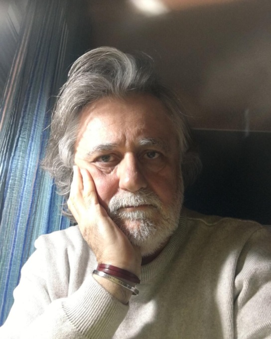 Il Movimento 5 Stelle ha il suo candidato sindaco: è Vittorio Apicella, insegnante del Mamoli