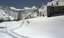 Riaprono i rifugi (nonostante la neve): questo fine settimana Laghi Gemelli e Alpe Cantedoldo