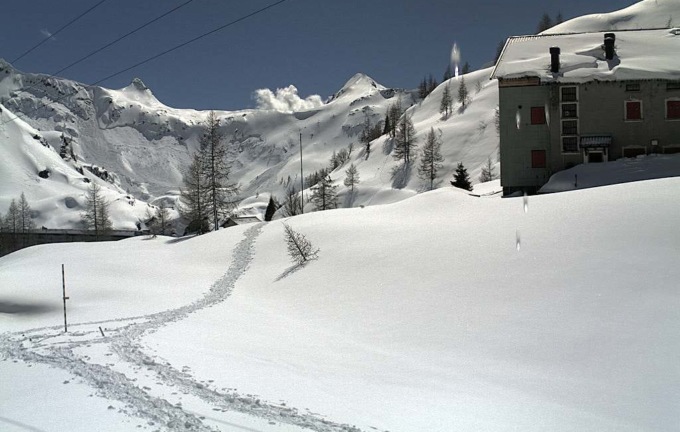Riaprono i rifugi (nonostante la neve): questo fine settimana Laghi Gemelli e Alpe Cantedoldo
