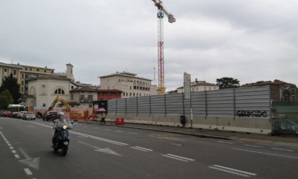 «Un delitto abbattere la storica portineria dell'ex Italcementi in via Camozzi»