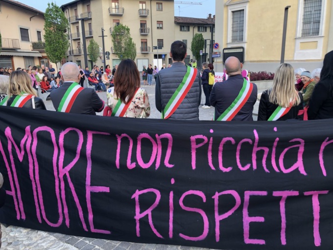 A Cologno per Joy Omoragbon: in 350 al presidio della Rete Bergamasca contro la violenza di genere