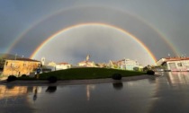 Le foto del doppio arcobaleno che ha salutato il temporale di Pasquetta