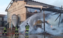 Le foto dell'incendio alla cascina di Urgnano: nessun ferito, salvi anche gli animali