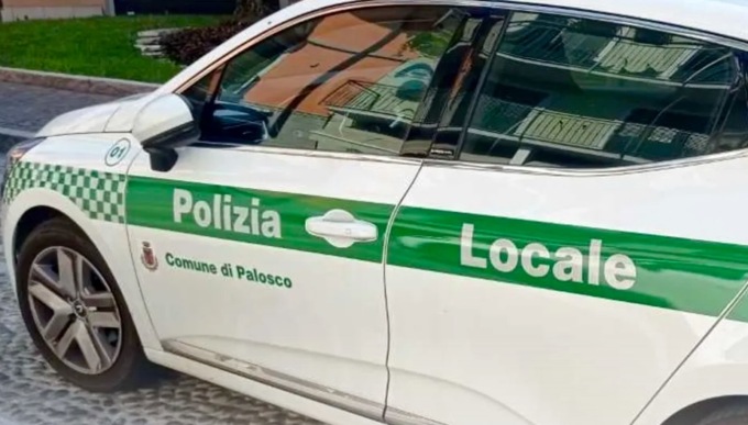 Palosco, tentano furto poi fuggono con la Golf: inseguimento della polizia locale