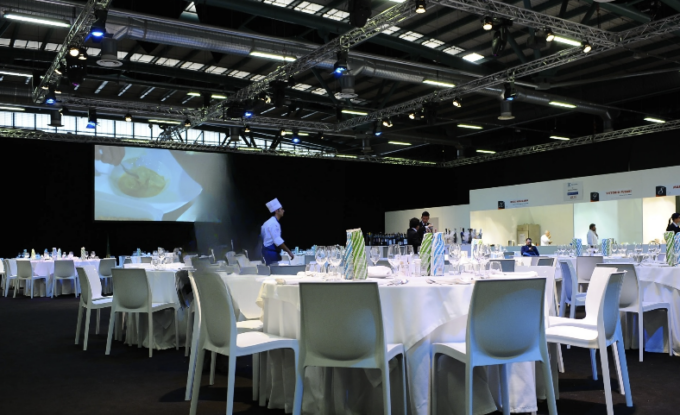 Pienone alla “Cena con Pezzotta” in Fiera a Bergamo, tra menù per accontentare tutti e talk-show