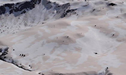 Neve "maculata" di rosso sulle Orobie: sono le polveri del Sahara