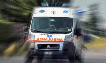 Schianto fatale tra auto e moto a Calcinate, muore un uomo di 48 anni