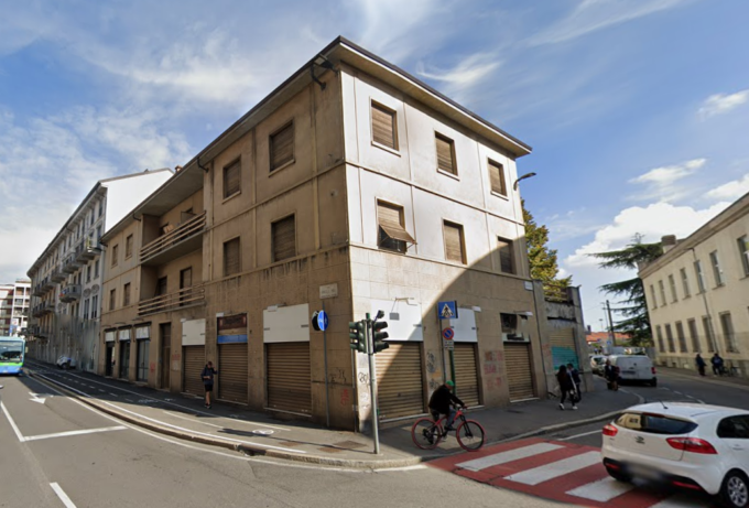 Edificio dismesso in via Maj, al suo posto un palazzo a cinque piani