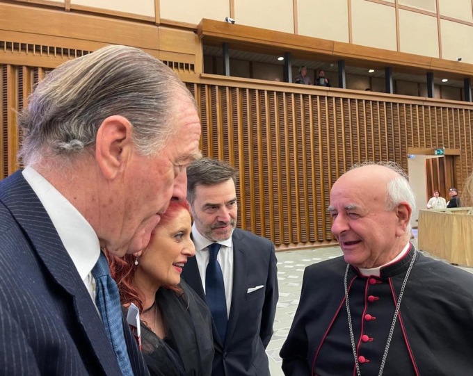 L’avvocato Consuelo Locati dal Papa, donato il libro dei familiari delle vittime di Covid