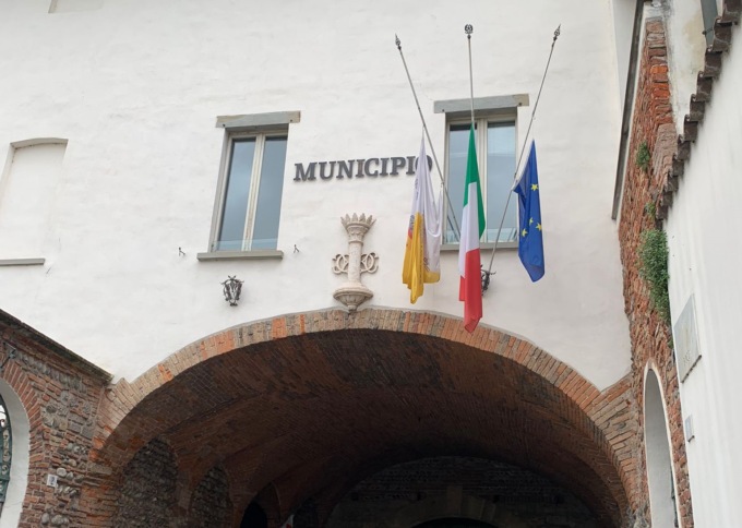 Uccisa a coltellate a Cologno dal compagno, proclamato il lutto cittadino