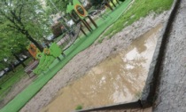 Il parco Locatelli, riaperto da poco, è già tutto fango: «Meno verde, più pozze d'acqua»