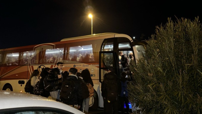 Raddoppio Bergamo-Ponte, lavoratori trascurati: «Perché bus diretti solo per gli studenti?»