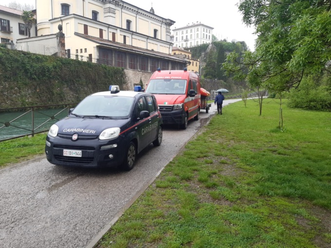 Si cerca il corpo di una donna nell’Adda, tra Cassano e Fara