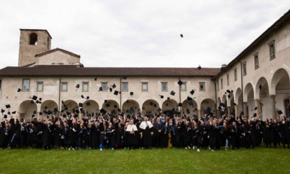 Stop alle proclamazioni delle lauree triennali, gli studenti: «Così si rovina il momento più bello»